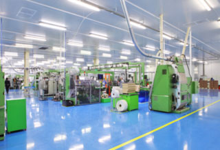 Industrieinstallation, Anlagenanschlüsse und Arbeitsplatzbeleuchtung